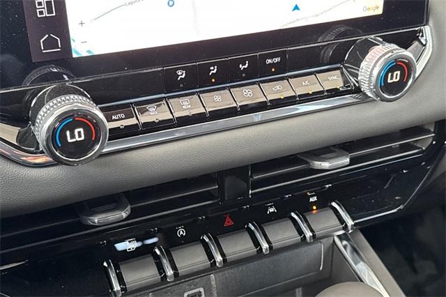 Vehicle image 23 of 33