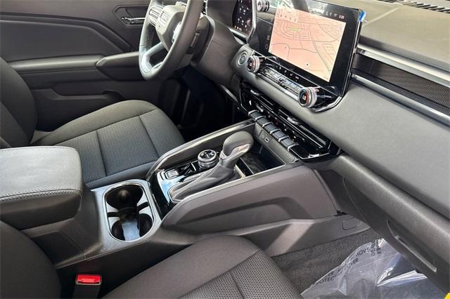 Vehicle image 17 of 33