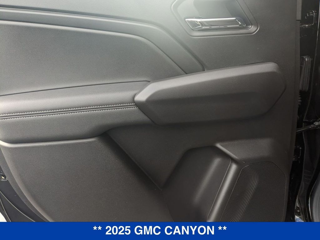 Vehicle image 31 of 43