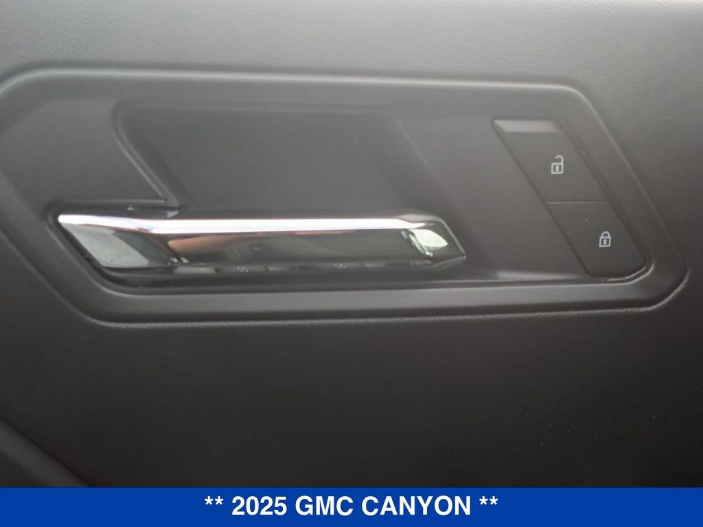 Vehicle image 36 of 43