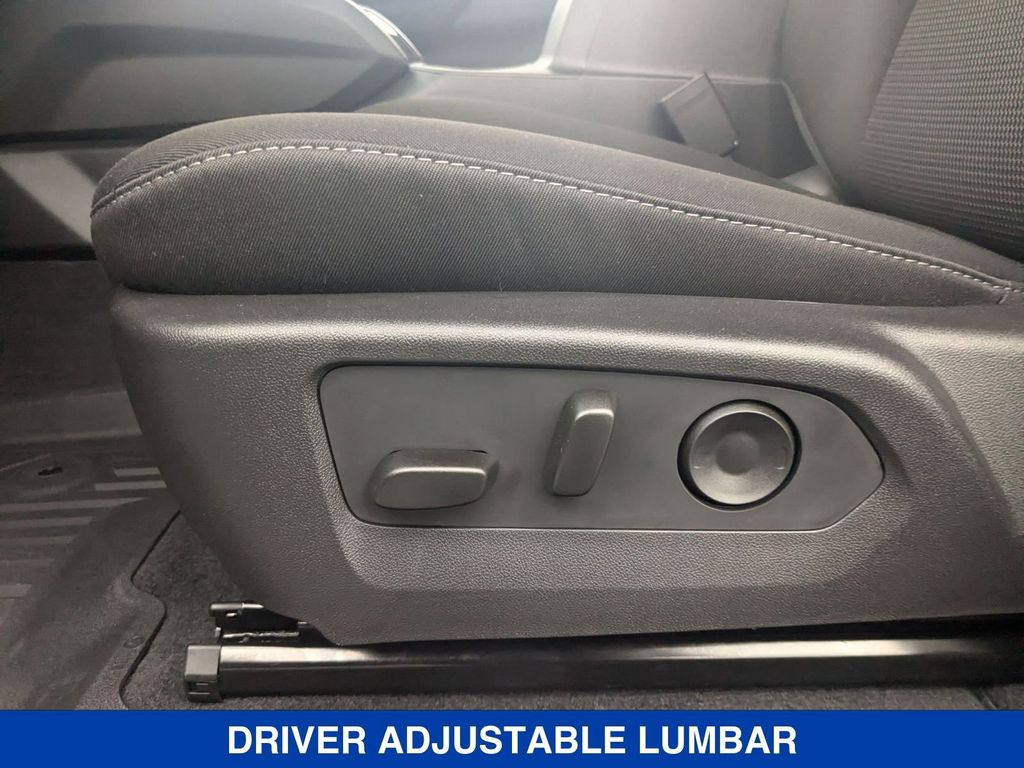 Vehicle image 37 of 40