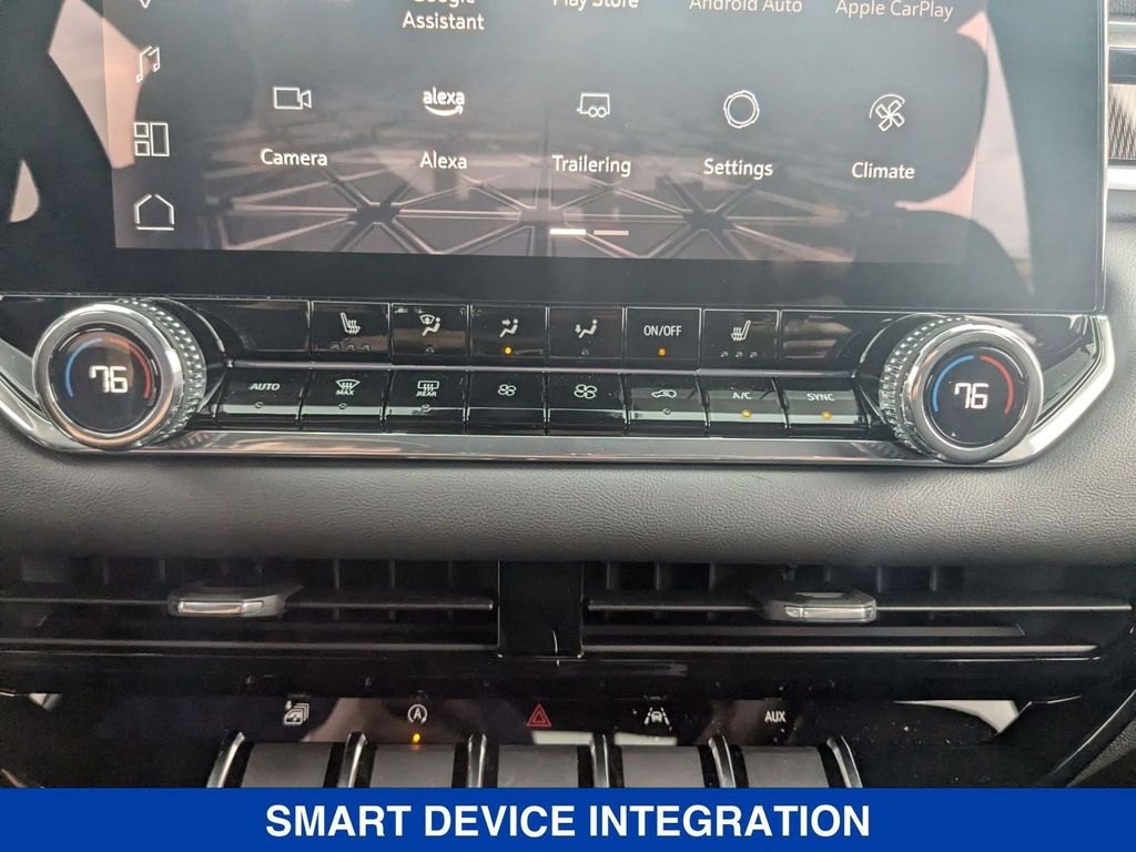 Vehicle image 23 of 40