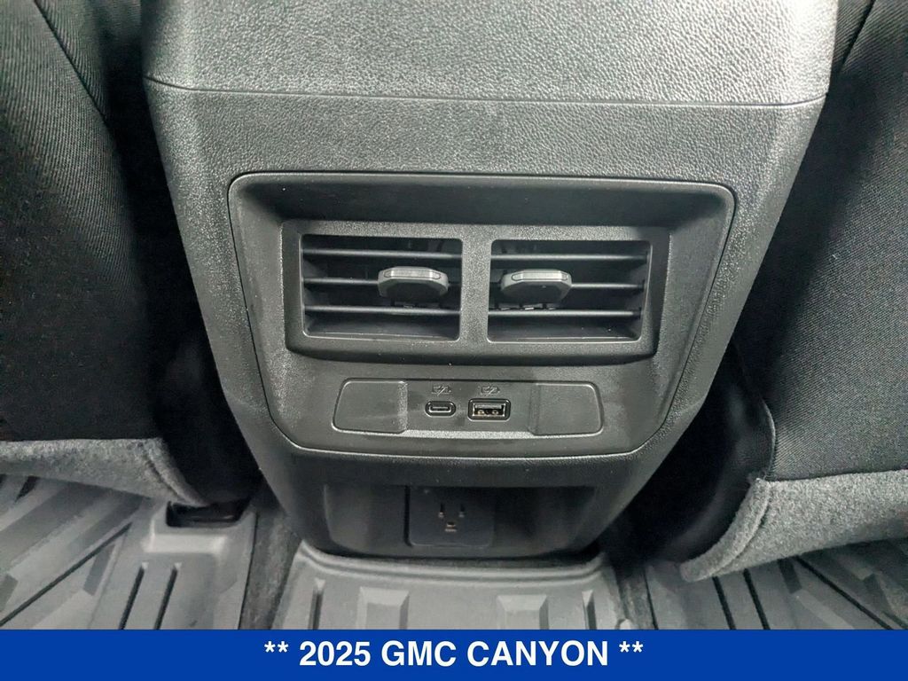 Vehicle image 31 of 40