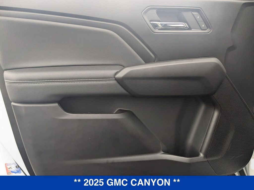 Vehicle image 25 of 40