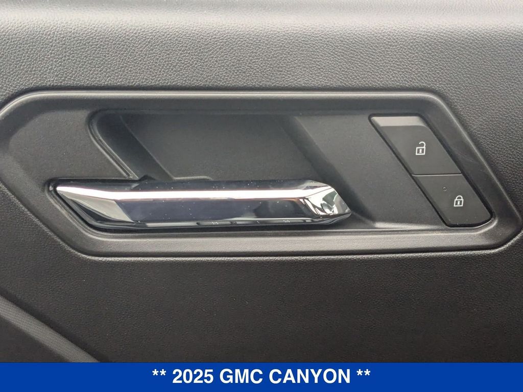 Vehicle image 29 of 40