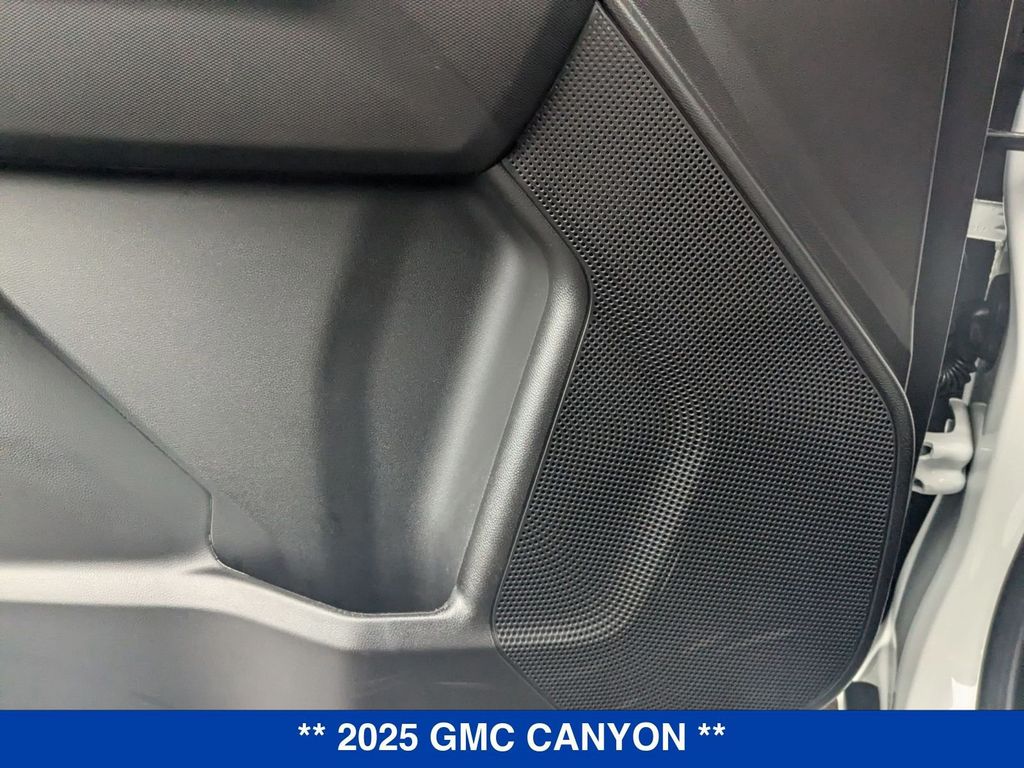 Vehicle image 39 of 40