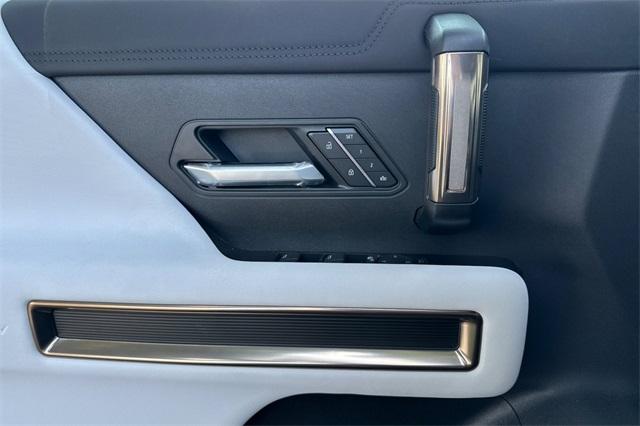 Vehicle image 11 of 43