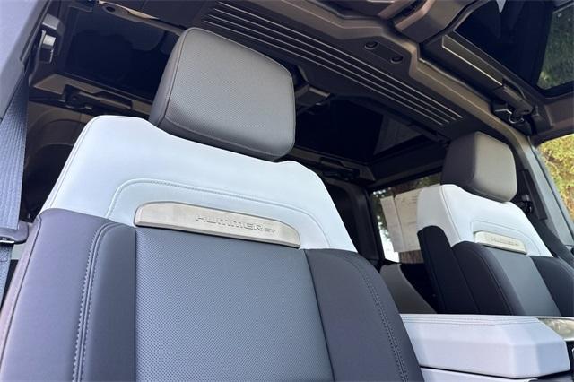 Vehicle image 19 of 43