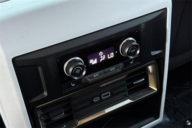 Vehicle image 14 of 43