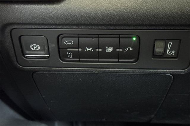 Vehicle image 32 of 43