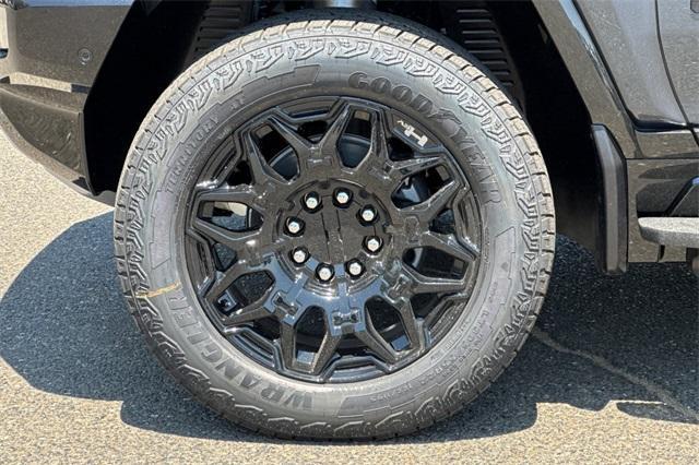 Vehicle image 33 of 43