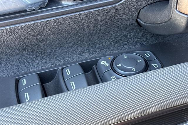 Vehicle image 12 of 35