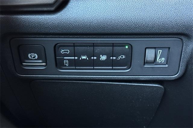 Vehicle image 32 of 35