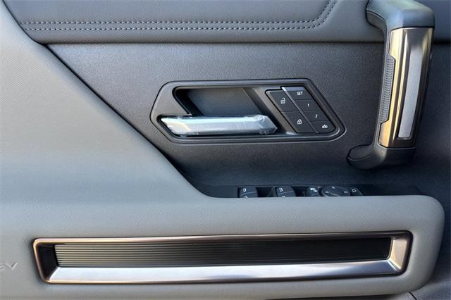 Vehicle image 11 of 35