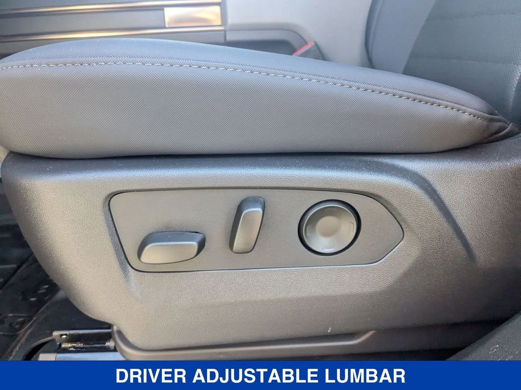 Vehicle image 33 of 41