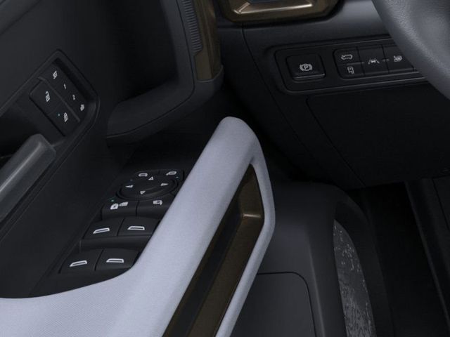 Vehicle image 22 of 24