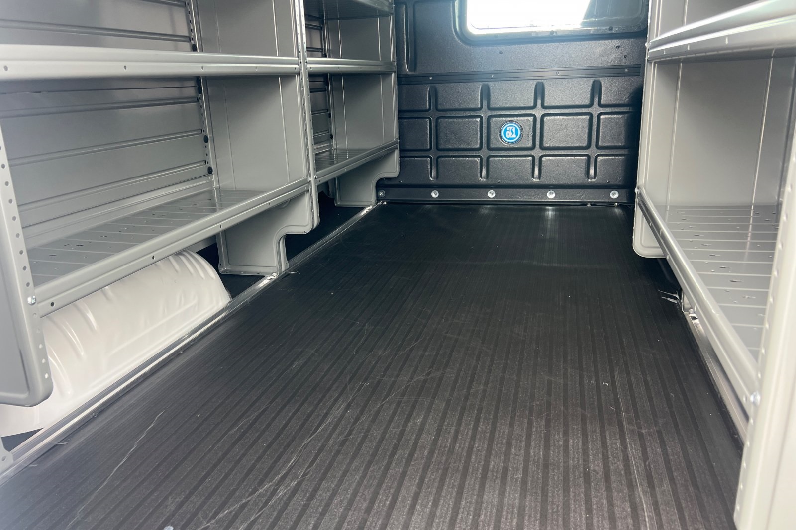 2025 GMC Savana Base Image 10 of 31