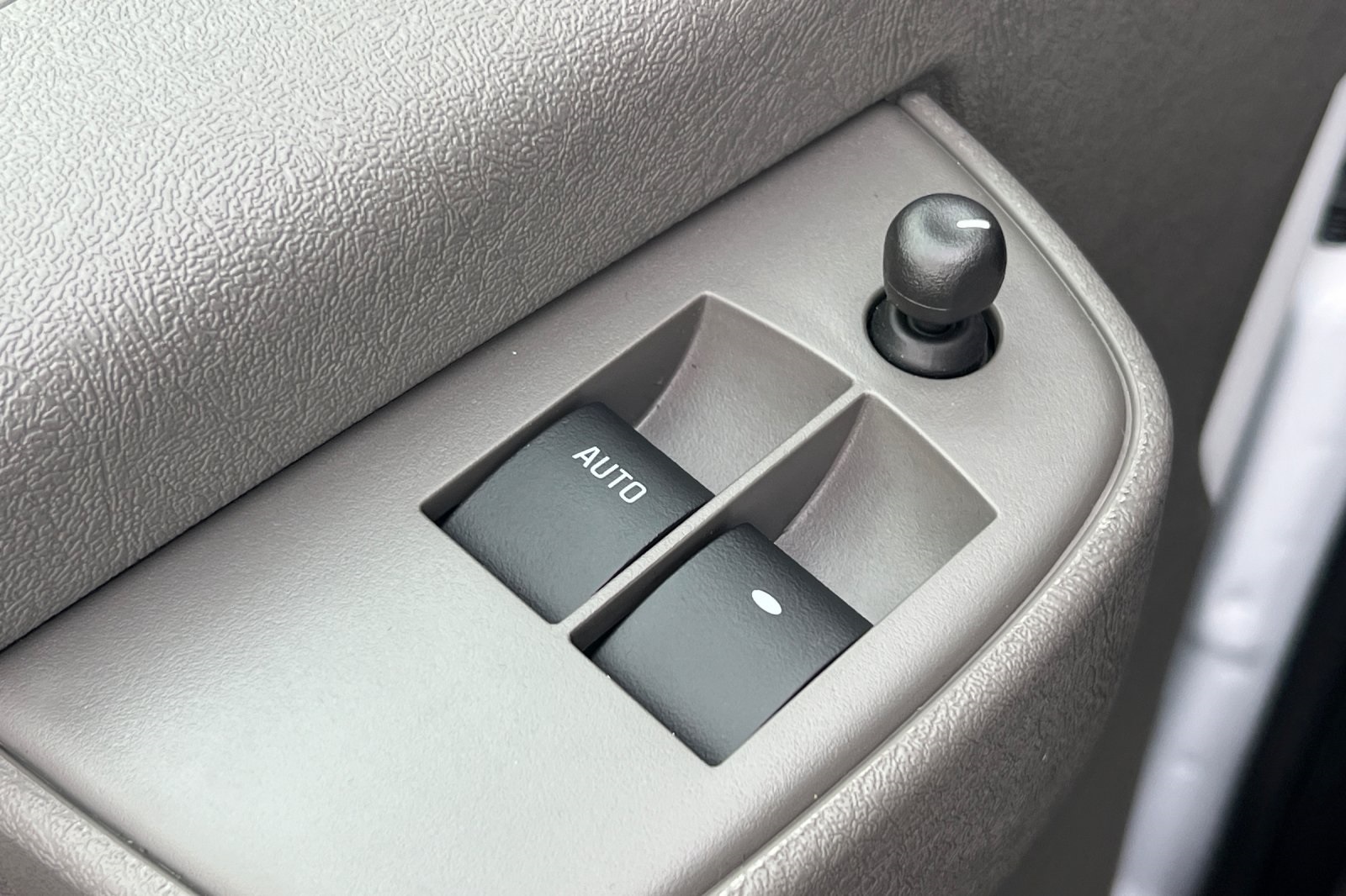 2025 GMC Savana Base Image 20 of 31