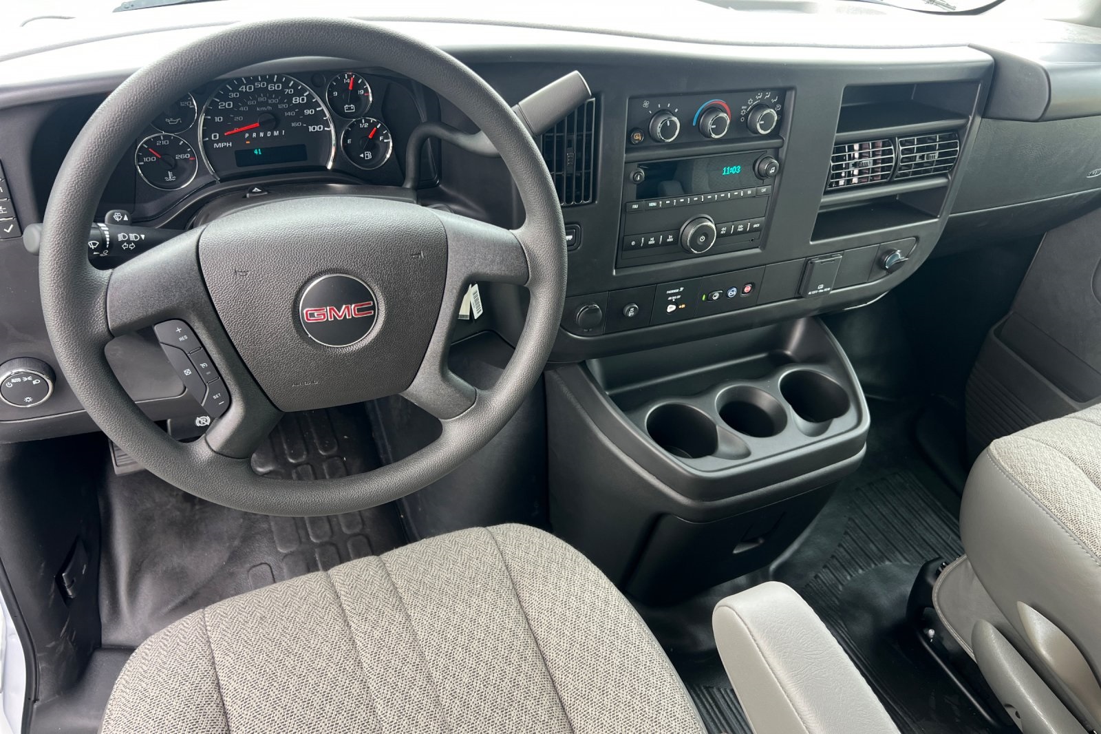 2025 GMC Savana Base Image 24 of 31