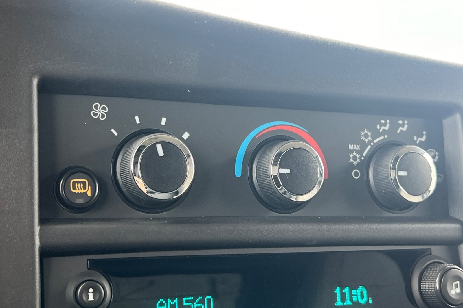 2025 GMC Savana Base Image 30 of 31