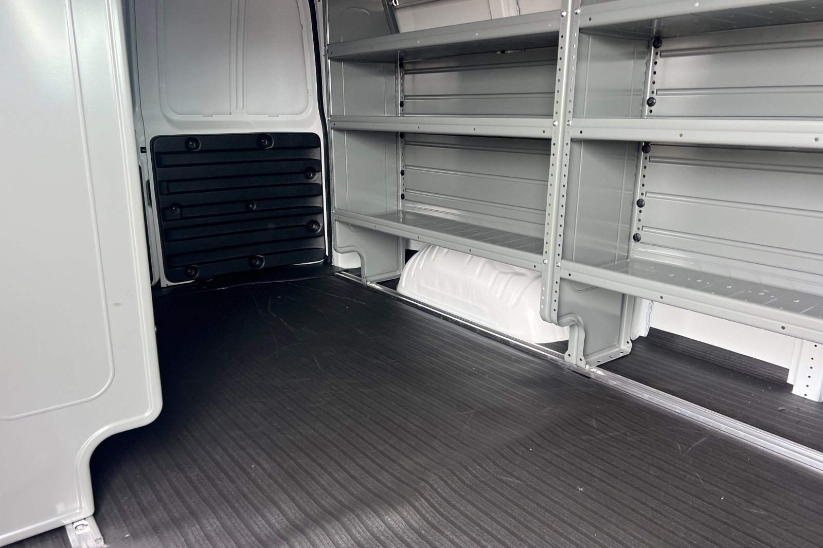 2025 GMC Savana Base Image 11 of 31