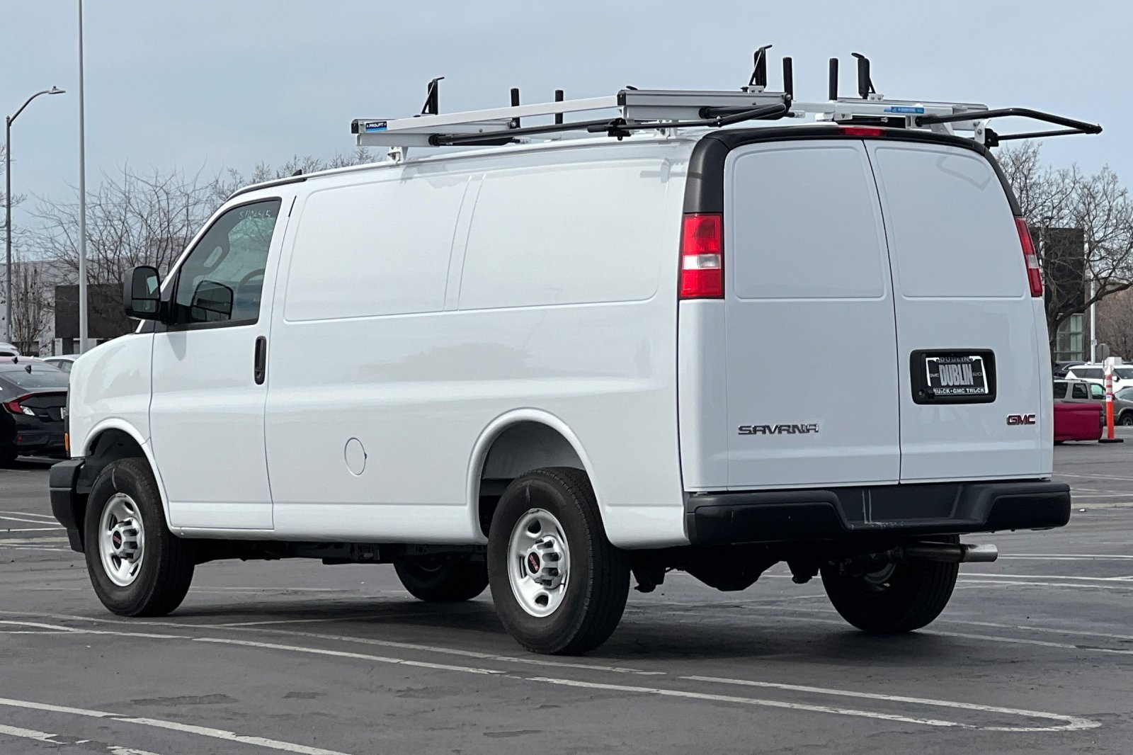 2025 GMC Savana Base Image 7 of 31
