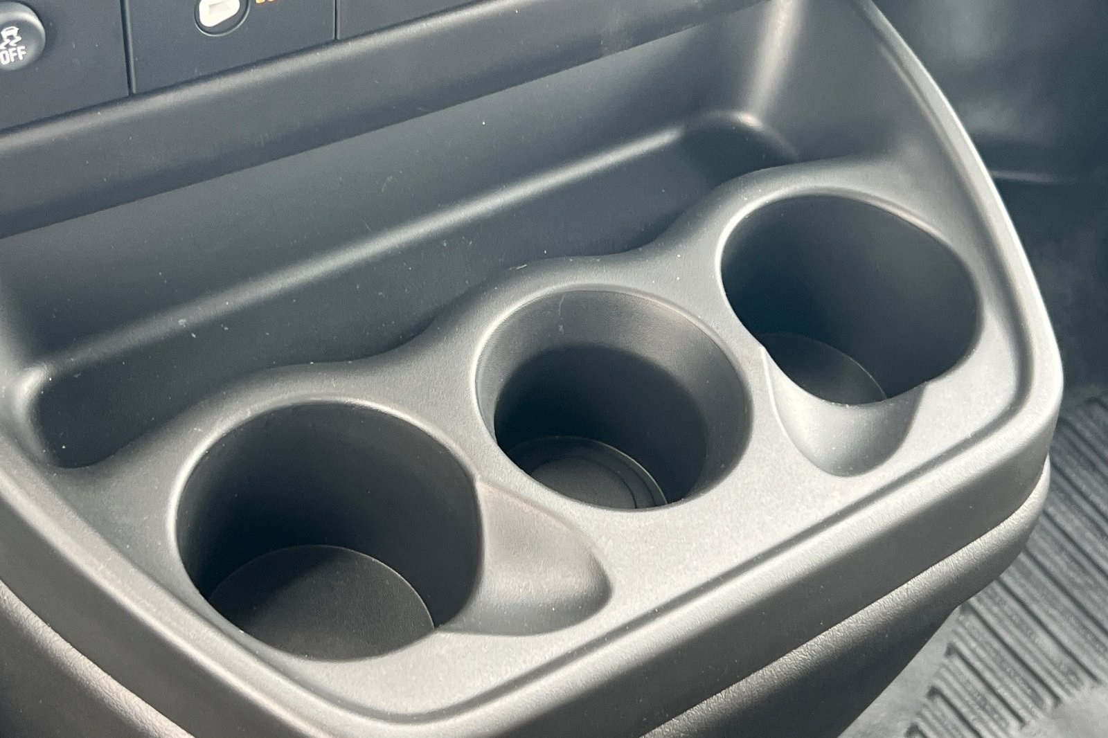 2025 GMC Savana Base Image 27 of 31