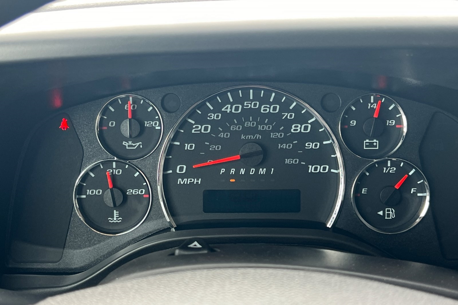 2025 GMC Savana Base Image 14 of 31