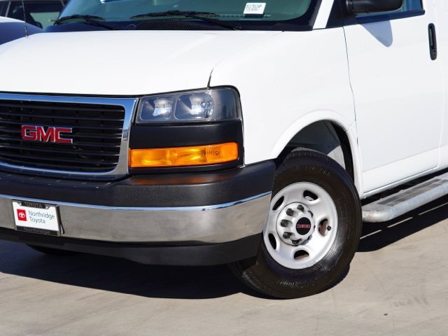 2025 GMC Savana Base Image 2 of 31