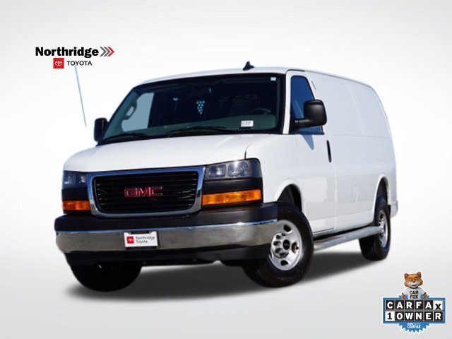 2025 GMC Savana Base Image 1 of 31