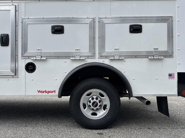 Vehicle image 9 of 20