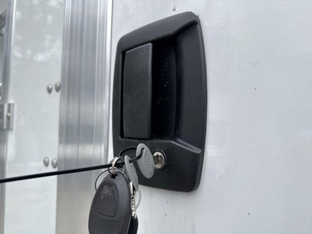 Vehicle image 18 of 20