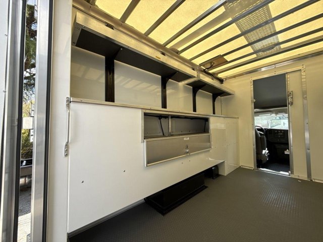 Vehicle image 20 of 22