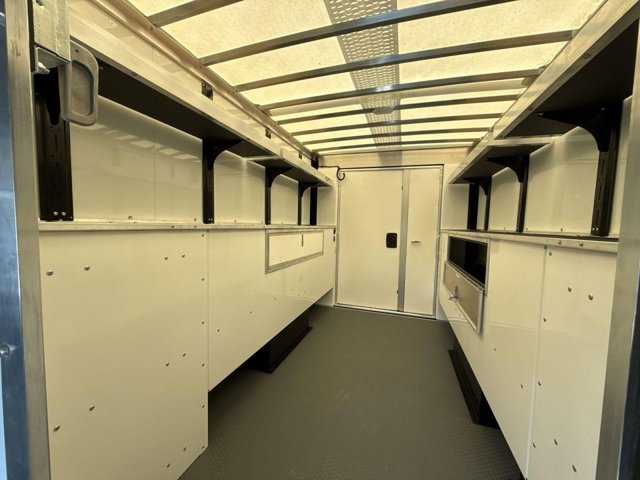 Vehicle image 18 of 22