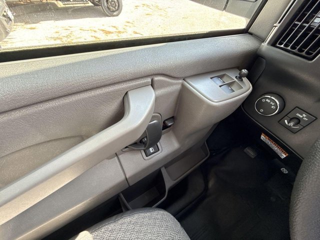 Vehicle image 11 of 22