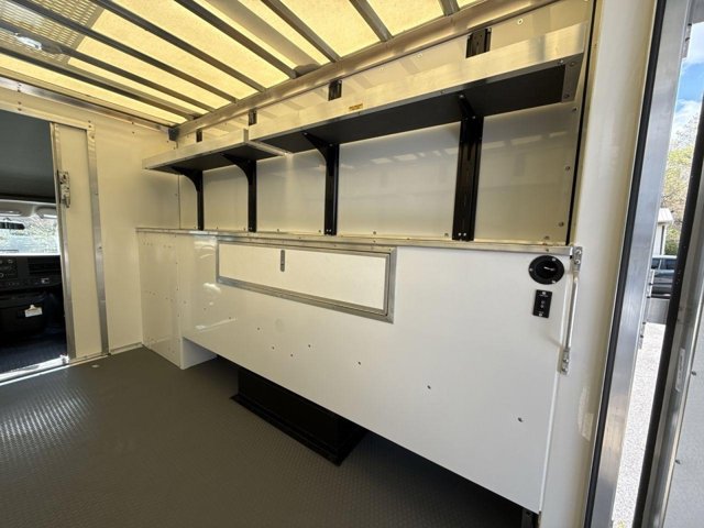 Vehicle image 21 of 22