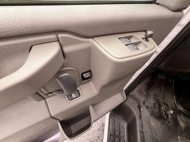 Vehicle image 11 of 23