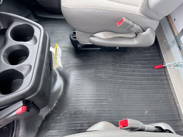 Vehicle image 18 of 23