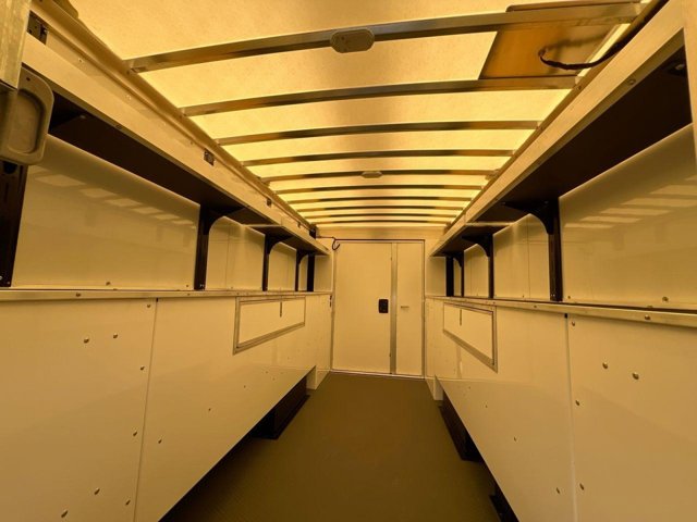 Vehicle image 19 of 23