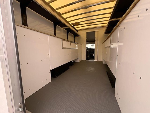 Vehicle image 20 of 22