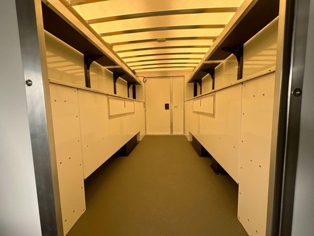 Vehicle image 18 of 22