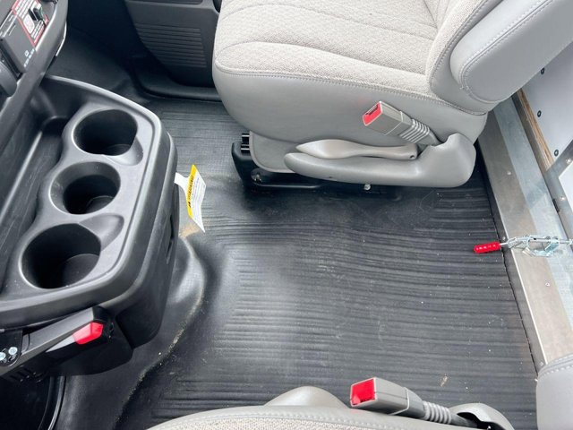 Vehicle image 17 of 22