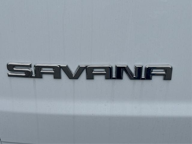 2025 GMC Savana Base Image 19 of 21