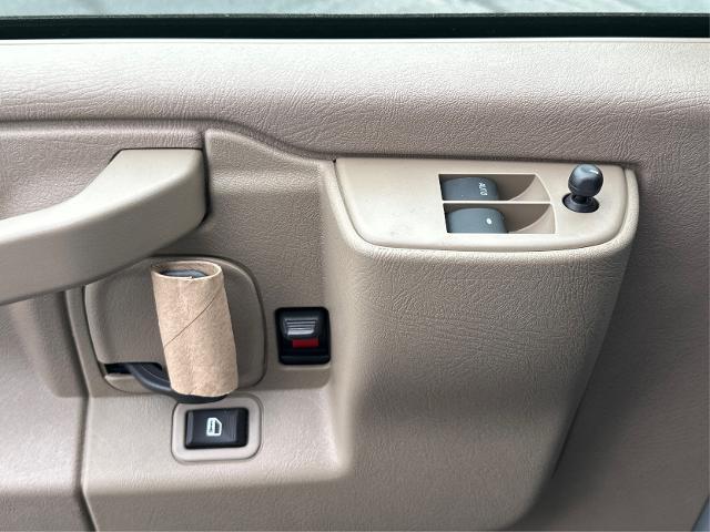 2025 GMC Savana Base Image 17 of 21