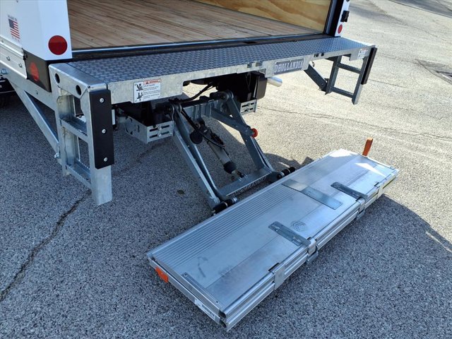 2025 GMC Savana Base Image 20 of 25