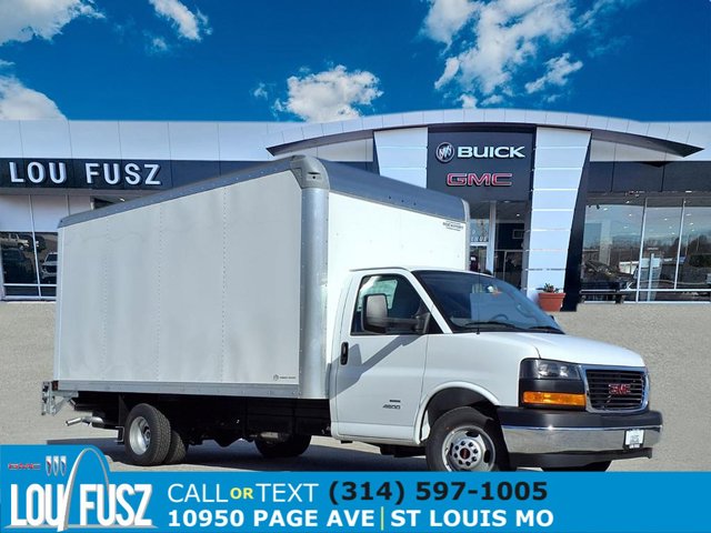 2025 GMC Savana Base Image 1 of 25