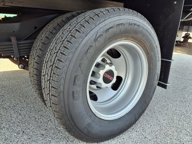 2025 GMC Savana Base Image 7 of 25