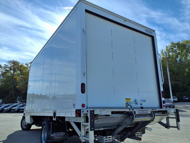 2025 GMC Savana Base Image 5 of 25