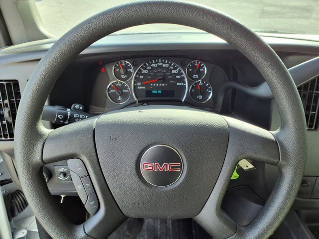 2025 GMC Savana Base Image 12 of 25
