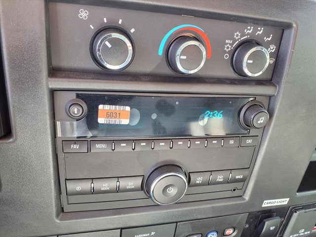 2025 GMC Savana Base Image 13 of 25